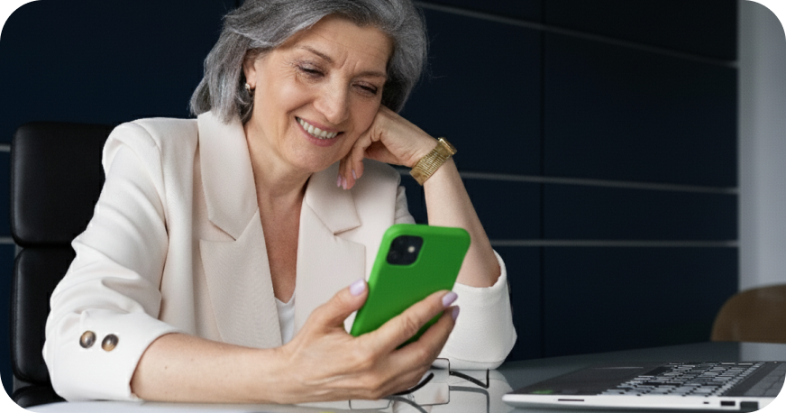 Mulher executiva sorrindo